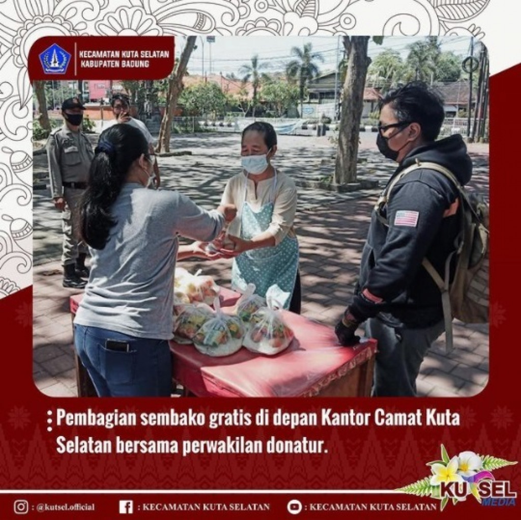 Pembagian Sembako Gratis Di Depan Kantor Camat Kuta Selatan Bersama Perwakilan Donatur